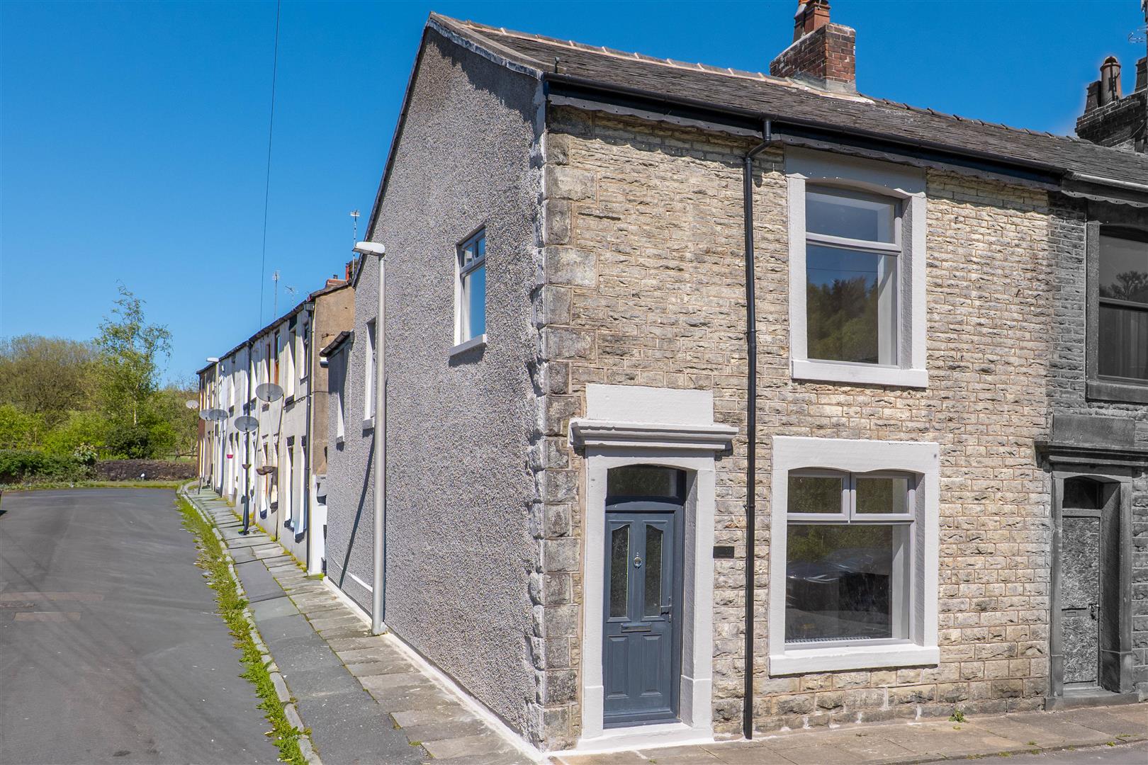3 bed property in Railway Road, Chorley